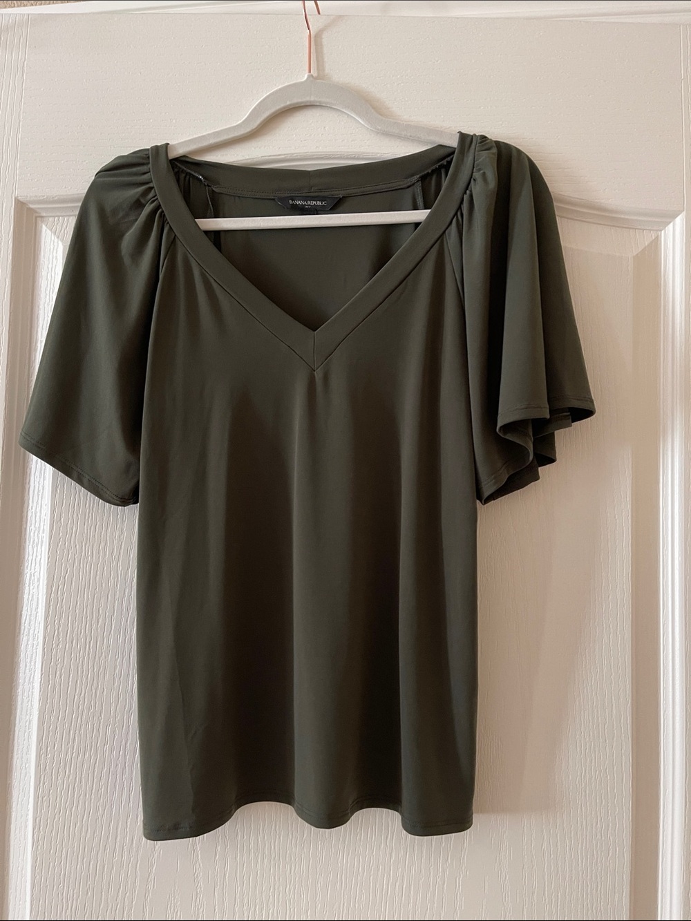 Banana Republic Olive V-Neck Short Sleeve Top, Sz Small